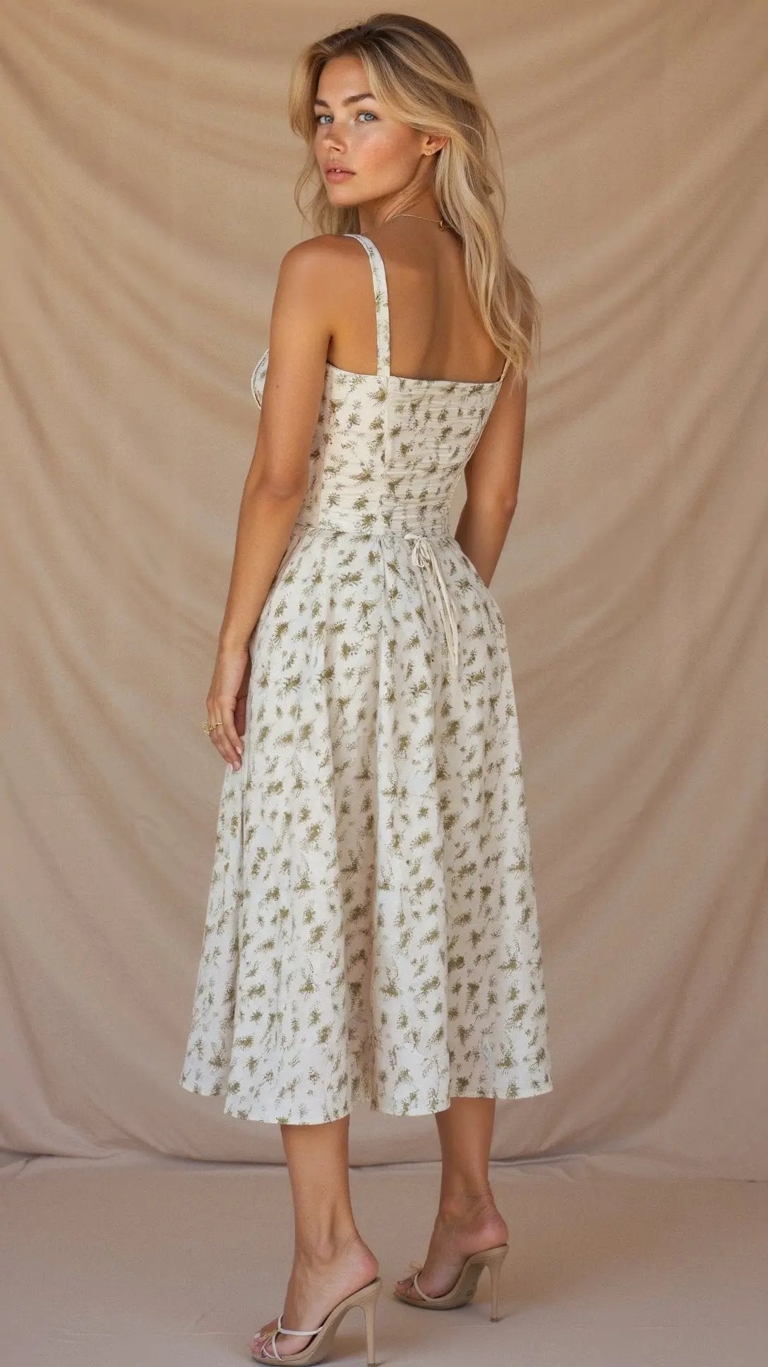 Charlotte's Midi Dress with Sweetheart Neckline and Floral Pattern - TARHUS