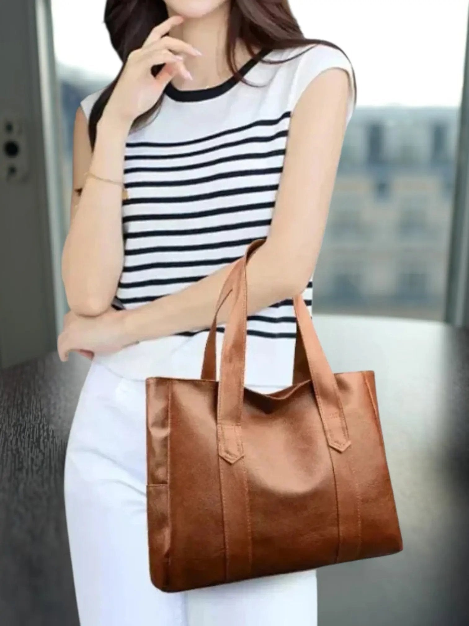 Nora | Minimalist Luxury Shoulder Bag in Soft Leather with Spacious Interior - TARHUS