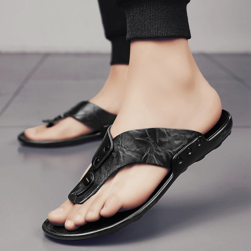Arvento | Italian Leather Slides – Rivet Detail with Anti-Slip Comfort Sole TARHUS