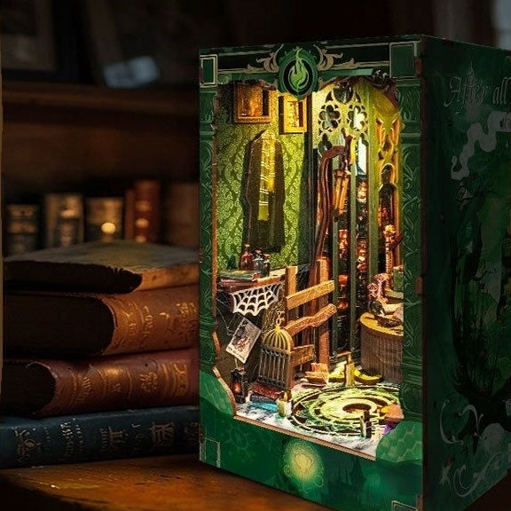 Snake House DIY Book Nook Kit - Slytherin Bookshelf Decor - TARHUS