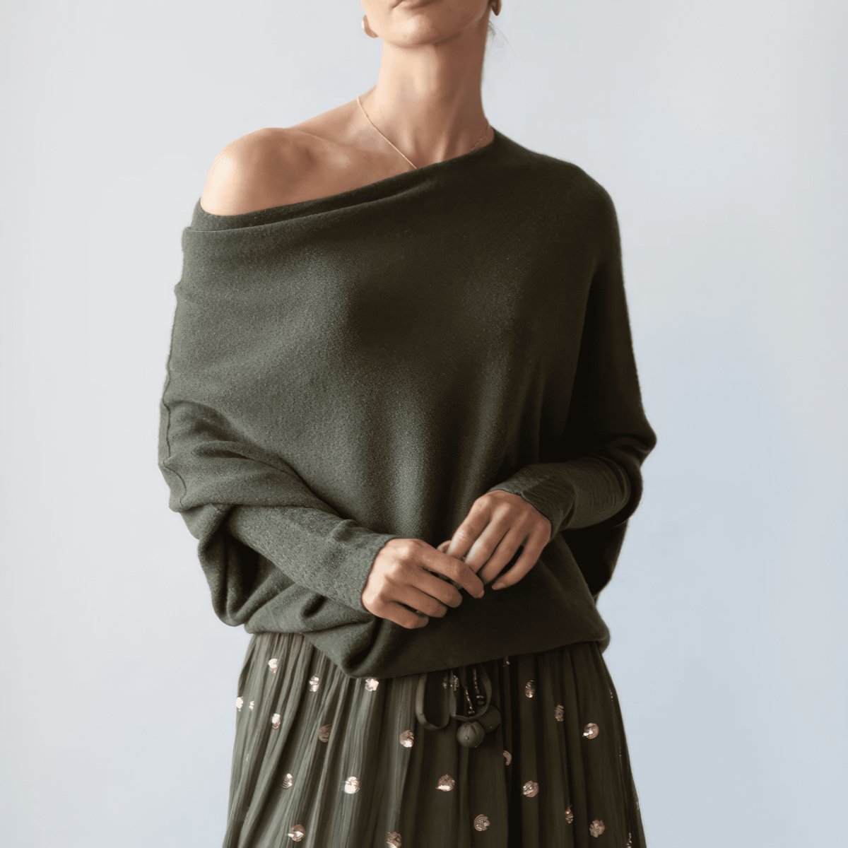 Unique Chic: Asymmetrical Pullover - nubuso