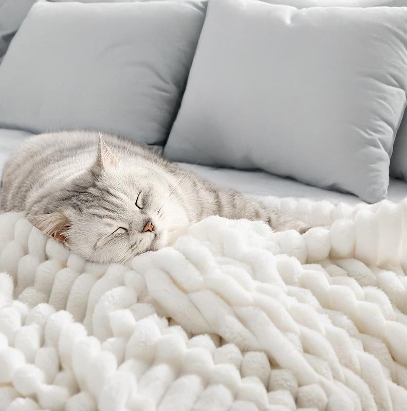 The Fleece Blanket – Ultra-Soft Plush Throw for Bed, Couch & Travel - TARHUS