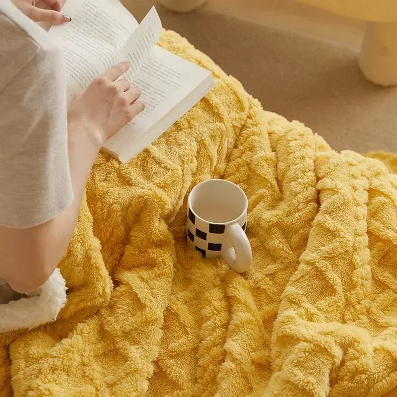 Premium Lambswool Winter Blanket – Ultra-Soft Wool Throw for Cold Weather Comfort - TARHUS