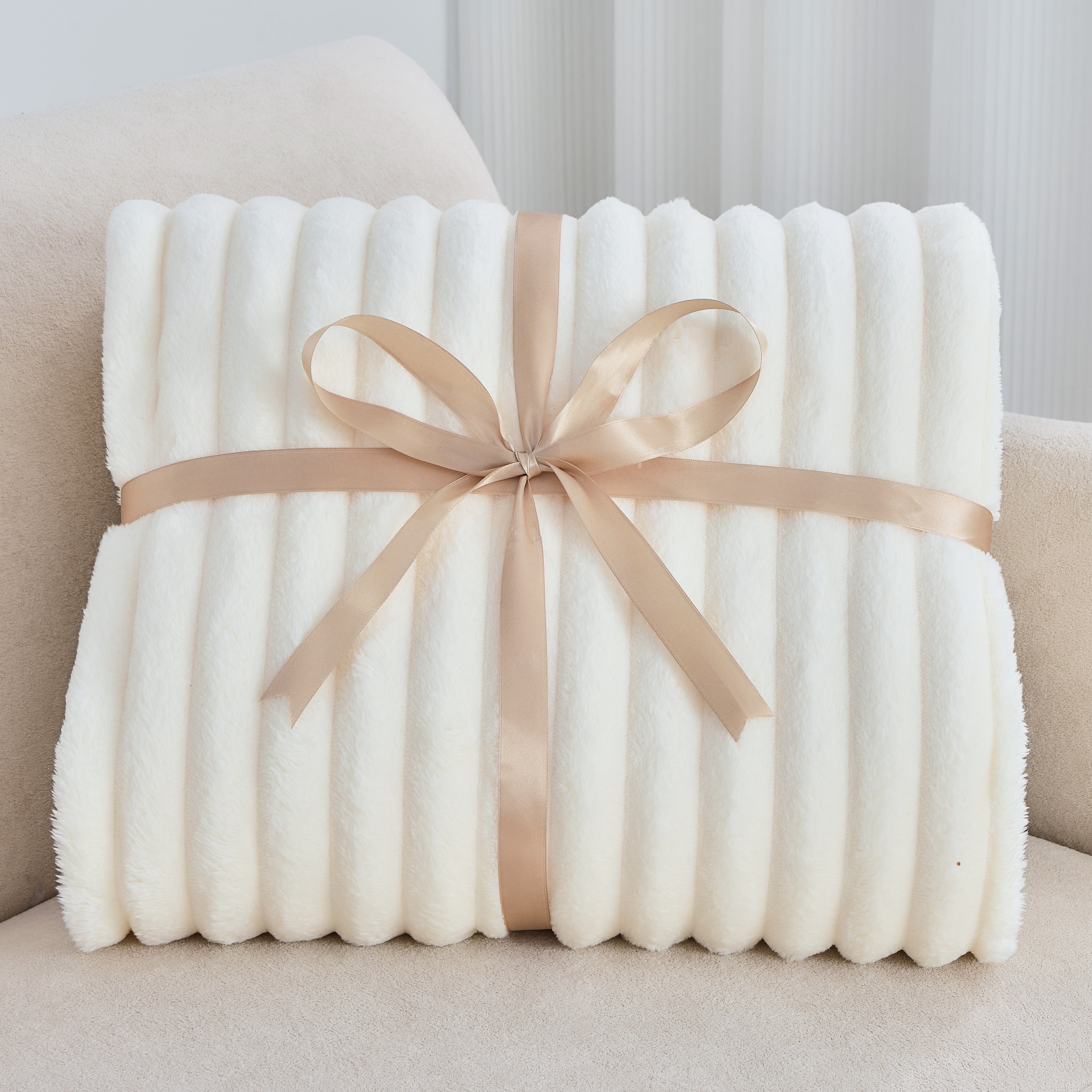 The Fleece Blanket – Ultra-Soft Plush Throw for Bed, Couch & Travel - TARHUS