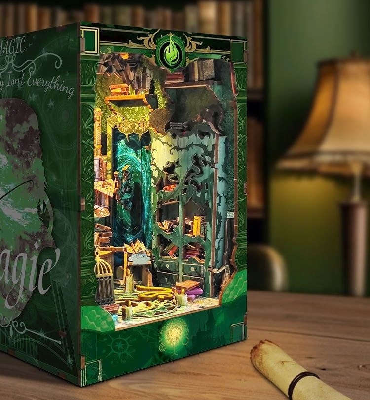 Snake House DIY Book Nook Kit - Slytherin Bookshelf Decor - TARHUS